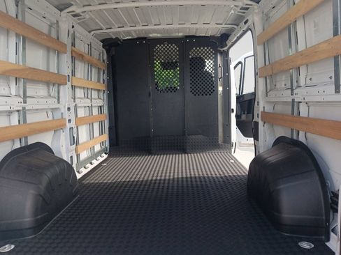 Used 2025 RAM ProMaster 2500 w/ U-Haul Equipment Group FWD image 14