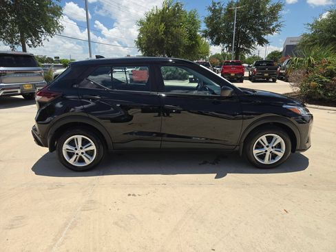Used 2025 Nissan Kicks Play S FWD image 2