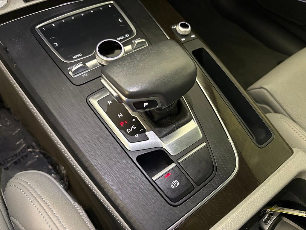 Used 2020 Audi Q5 e Premium Plus w/ Premium Plus Package AWD/4WD image 30