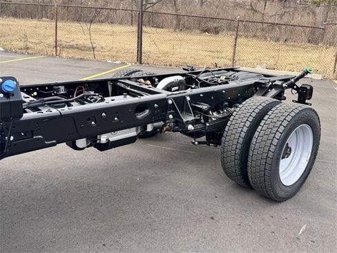 New 2025 Ford F550 4x4 Regular Cab Super Duty image 9
