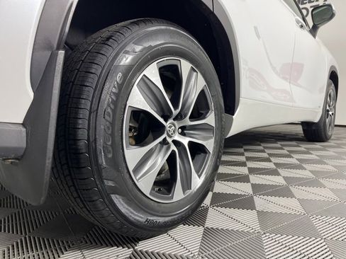 Certified 2022 Toyota Highlander XLE image 20