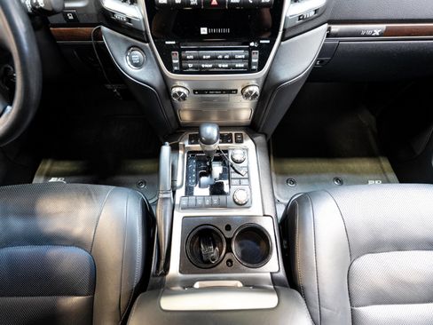 Used 2019 Toyota Land Cruiser image 77