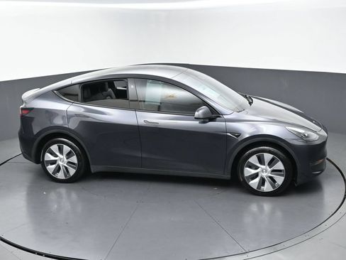 Used 2024 Tesla Model Y Long Range AWD/4WD image 38