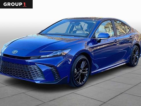 Certified 2025 Toyota Camry SE image 1