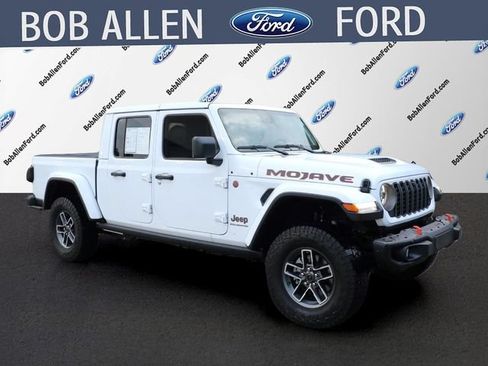 Used 2025 Jeep Gladiator Mojave AWD/4WD image 2