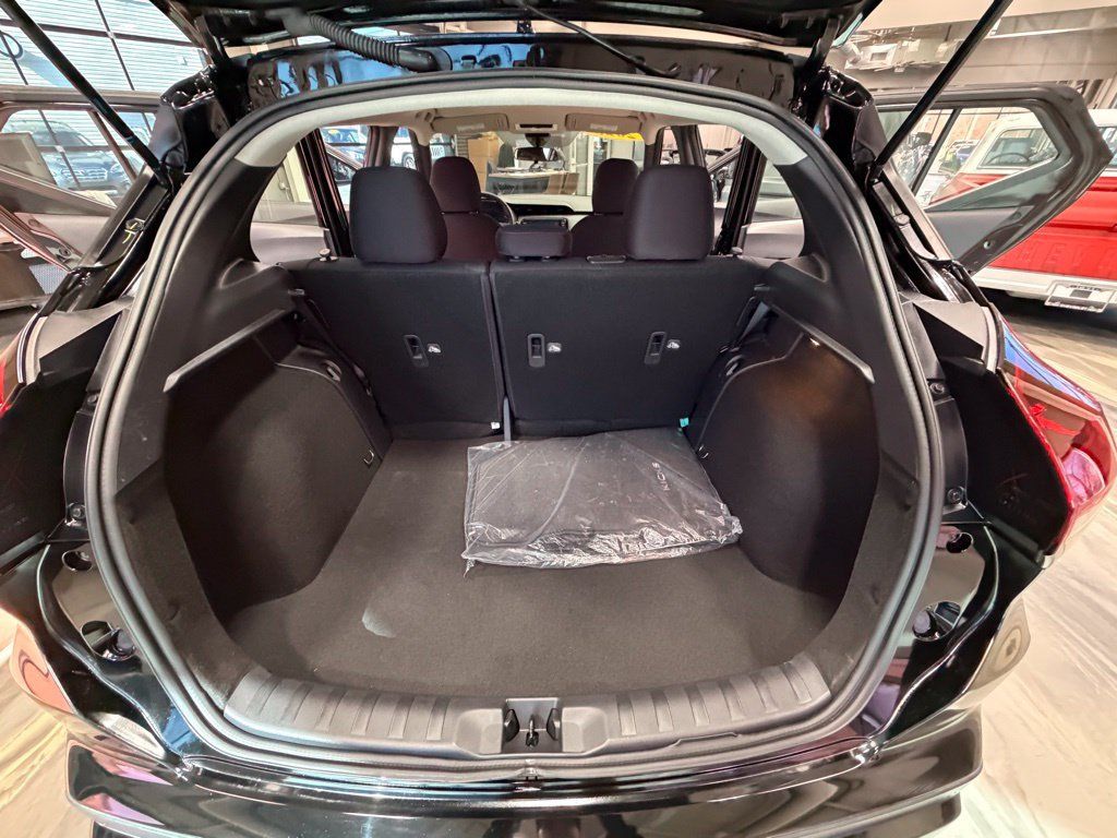 Used 2023 Nissan Kicks SR FWD image 45