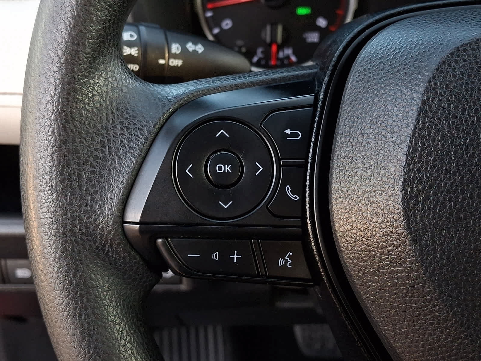 Used 2019 Toyota RAV4 XLE w/ Convenience Package FWD image 24
