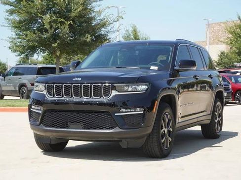 Certified 2024 Jeep Grand Cherokee Limited RWD image 3