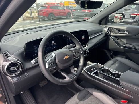 Used 2025 Chevrolet Equinox LT w/ Convenience Package II FWD image 11