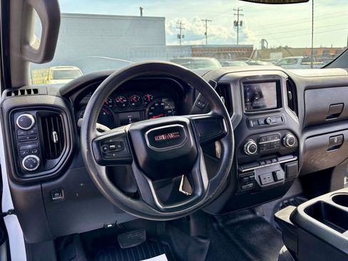 Used 2022 GMC Sierra 2500 Pro w/ Convenience Package AWD/4WD image 3