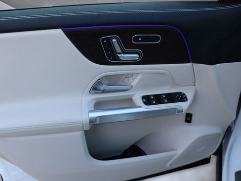 New 2025 Mercedes-Benz GLB 250 image 32