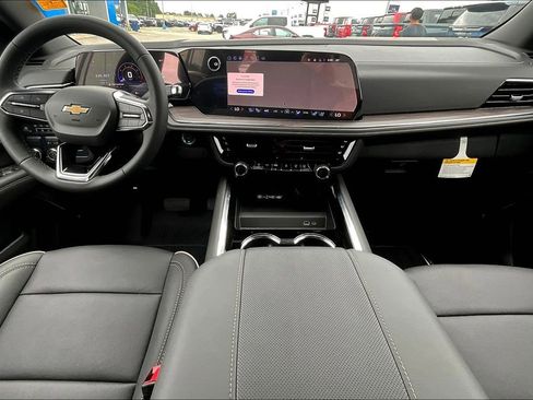 New 2025 Chevrolet Suburban Premier image 5