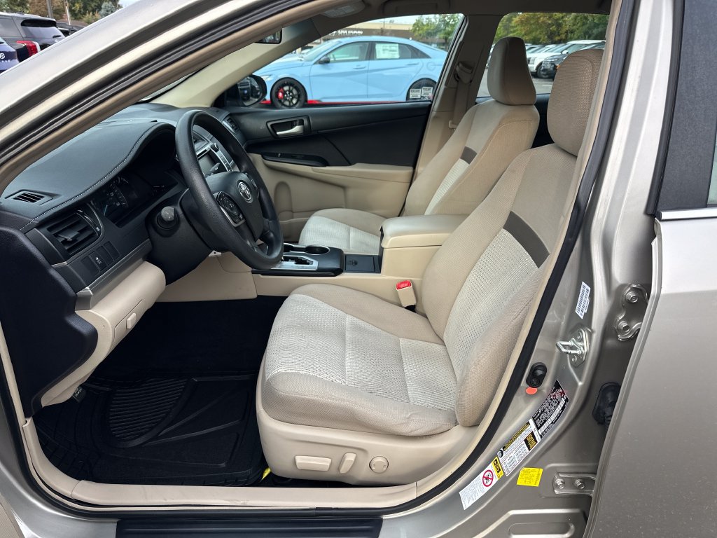 Used 2013 Toyota Camry LE FWD image 14