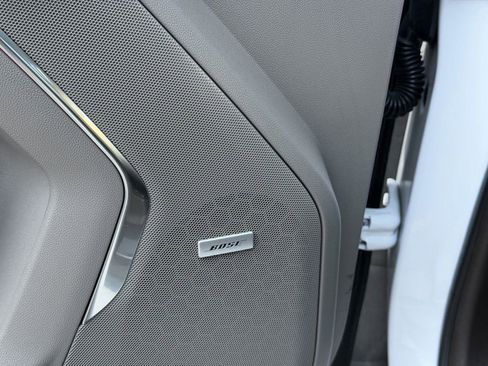 Used 2023 GMC Yukon XL SLT image 10