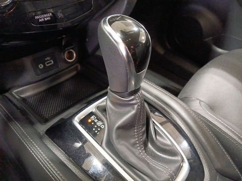 Used 2018 Nissan Rogue SL image 17