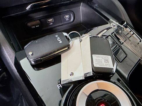 Used 2024 Kia Sportage LX image 11