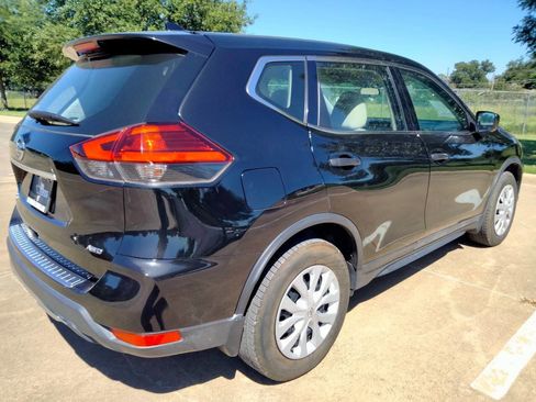 Used 2017 Nissan Rogue S image 5