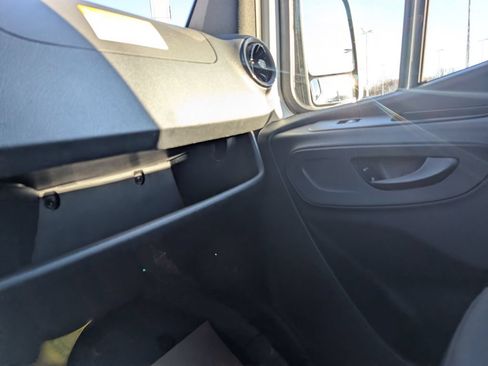 Used 2024 Mercedes-Benz Sprinter 2500 image 38