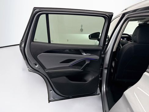 Used 2026 Volkswagen Tiguan SE FWD image 25