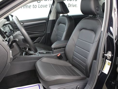 Certified 2023 Volkswagen Jetta SE FWD image 14