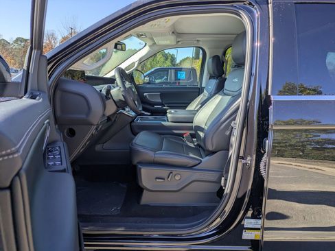 New 2025 Ford Expedition Platinum w/ Driver's Package image 12