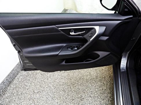 Used 2017 Nissan Altima 2.5 SL w/ 2.5 Technology Package image 7