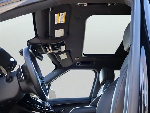 Used 2023 Land Rover Range Rover Sport SE Dynamic image 39