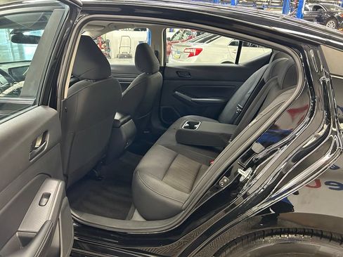 Used 2025 Nissan Altima 2.5 SV FWD image 14