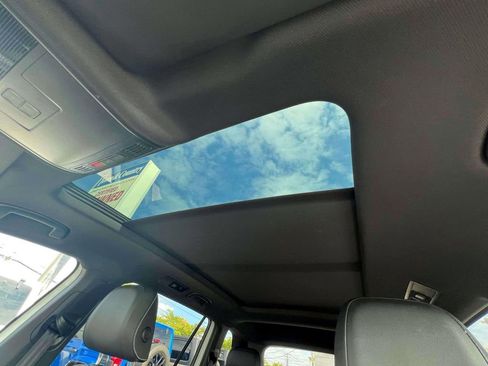 Used 2022 Volkswagen Tiguan SE R-Line image 34