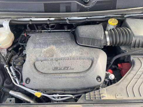 Used 2025 Chrysler Pacifica Select image 35