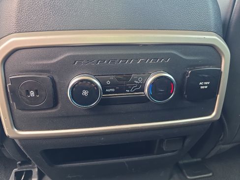 Used 2024 Ford Expedition XLT AWD/4WD image 14