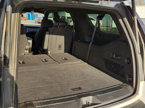 Used 2022 Chevrolet Suburban RST w/ Sport Performance Package image 9