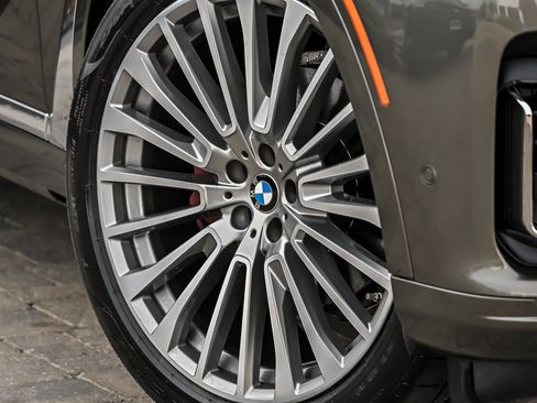 Used 2021 BMW X7 xDrive40i w/ Premium Package AWD/4WD image 3