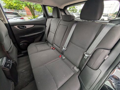 Used 2021 Nissan Rogue Sport S image 18