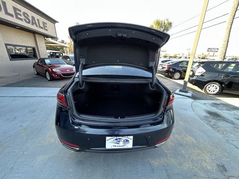 Used 2017 Kia Cadenza Premium w/ Luxury Package image 4