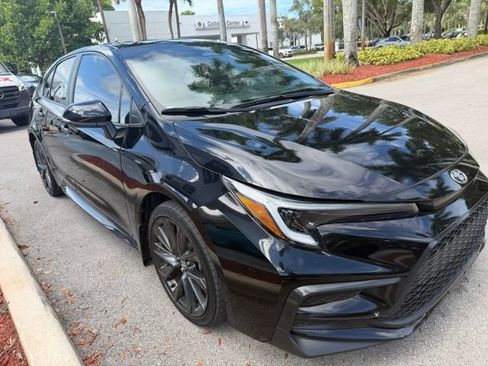 Used 2024 Toyota Corolla SE w/ SE Premium Package FWD image 3