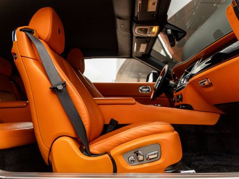 Used 2016 Rolls-Royce Dawn RWD image 44