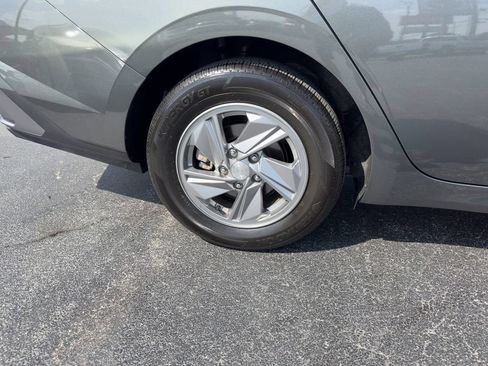 Used 2024 Hyundai Elantra SE FWD image 9