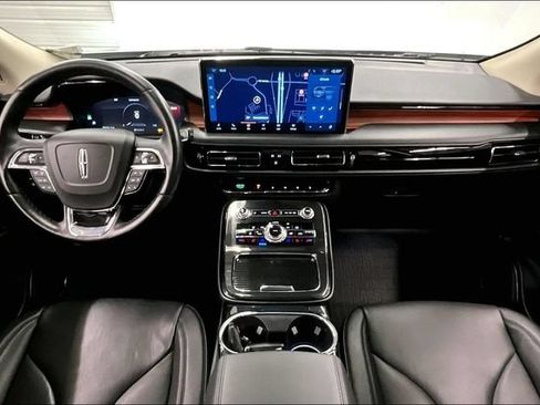 Used 2023 Lincoln Nautilus Reserve AWD/4WD image 17