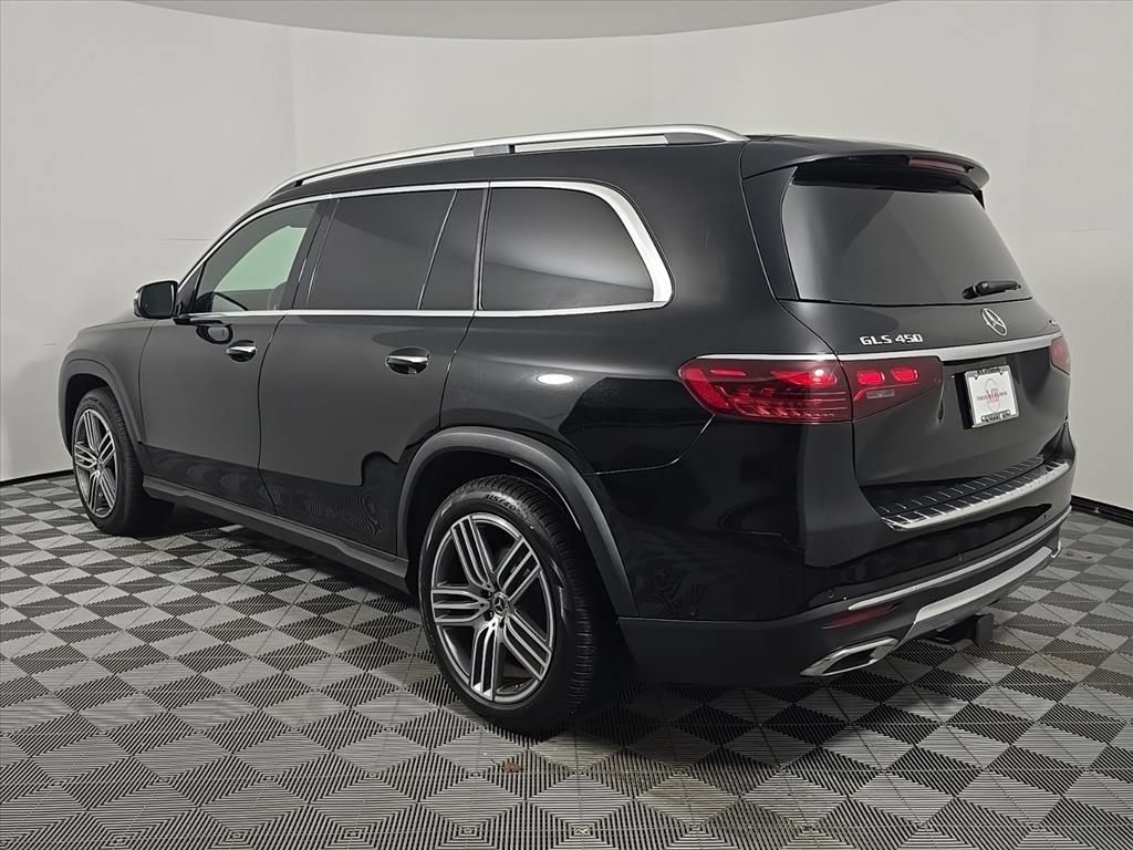 Used 2025 Mercedes-Benz GLS 450 4MATIC image 3