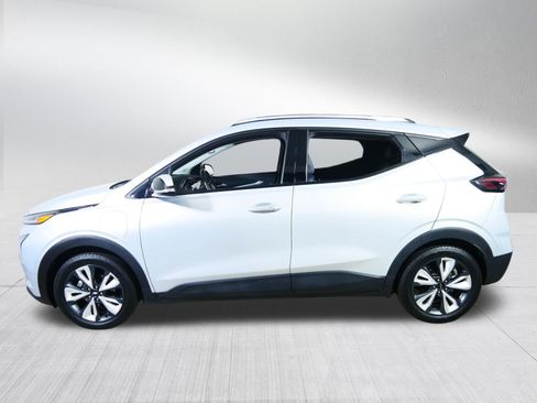 Used 2023 Chevrolet Bolt EUV LT w/ Convenience Package FWD image 4