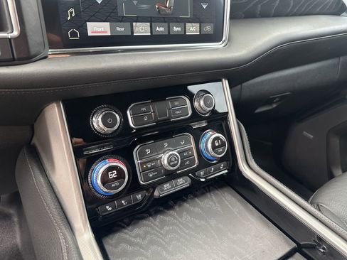 Used 2022 GMC Yukon Denali image 36