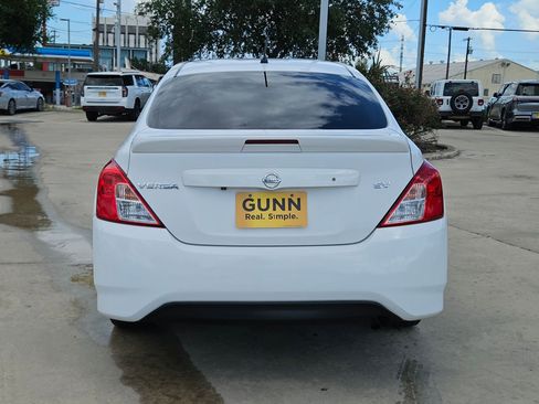 Used 2019 Nissan Versa SV FWD image 4