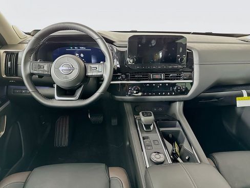 New 2025 Nissan Pathfinder Platinum image 31