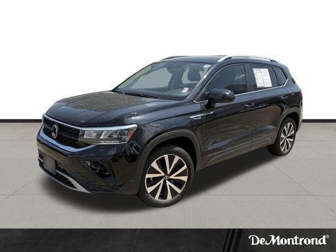 Used 2024 Volkswagen Taos SE FWD image 1