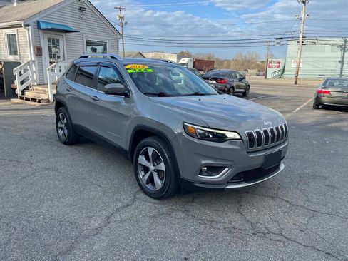 Used 2019 Jeep Cherokee Limited image 13