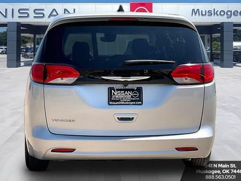 Used 2023 Chrysler Voyager LX FWD image 6