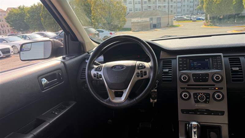 Used 2018 Ford Flex SE FWD image 22