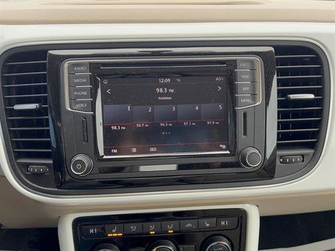 Used 2019 Volkswagen Beetle 2.0T SE w/ SE Premium Package image 19