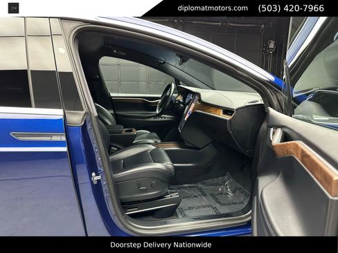 Used 2018 Tesla Model X 100D image 19